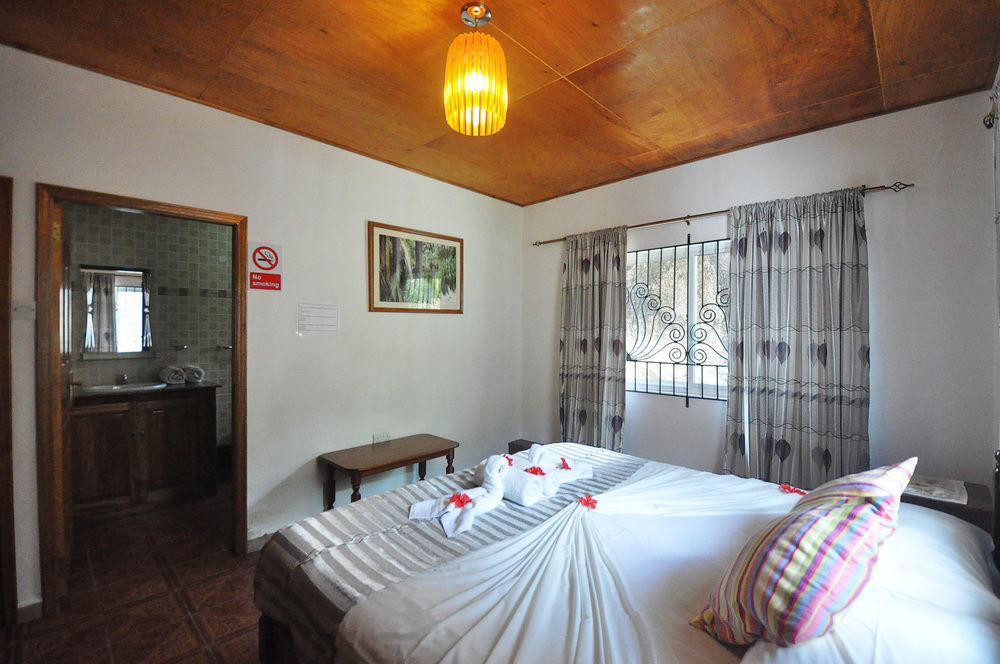 Acquario Guesthouse Anse Volbert Village Buitenkant foto