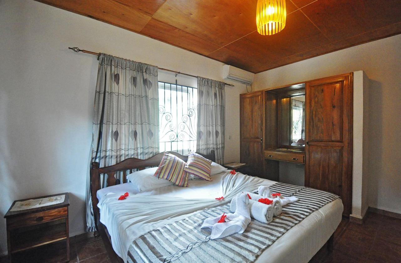 Acquario Guesthouse Anse Volbert Village Buitenkant foto